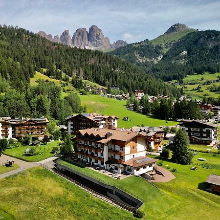 Alpenhotel Panorama Campitello di Fassa Eksteriør billede