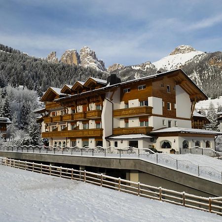 Alpenhotel Panorama Campitello di Fassa Eksteriør billede