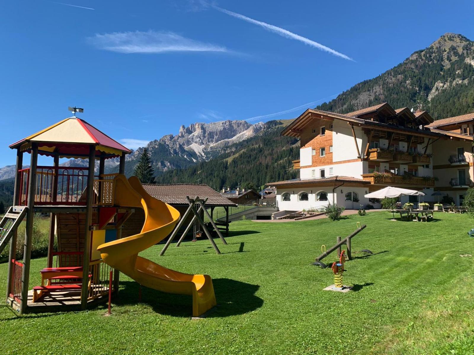 Alpenhotel Panorama Campitello di Fassa Eksteriør billede