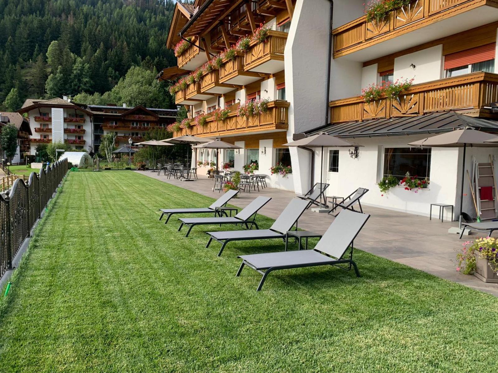 Alpenhotel Panorama Campitello di Fassa Eksteriør billede