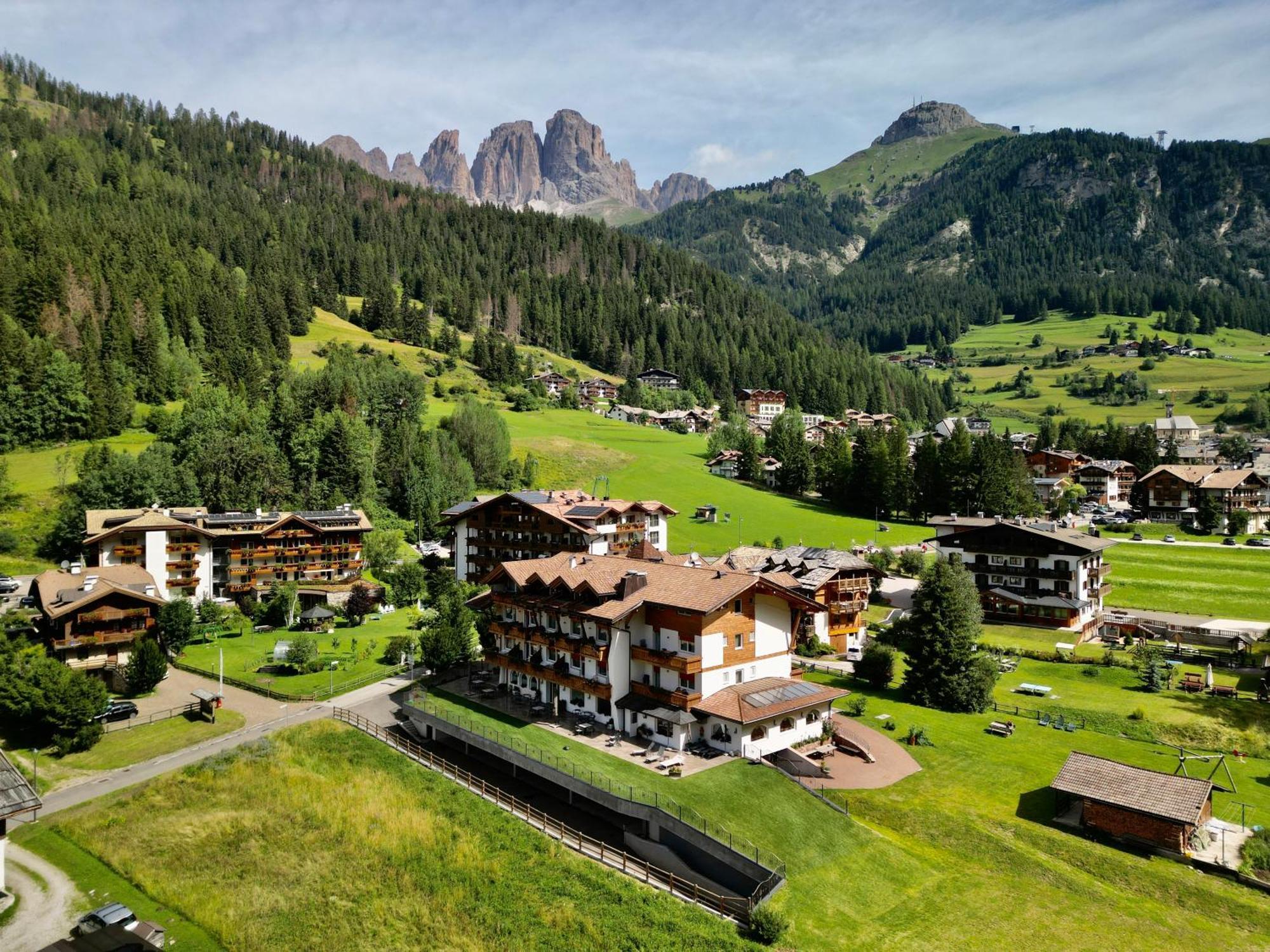 Alpenhotel Panorama Campitello di Fassa Eksteriør billede