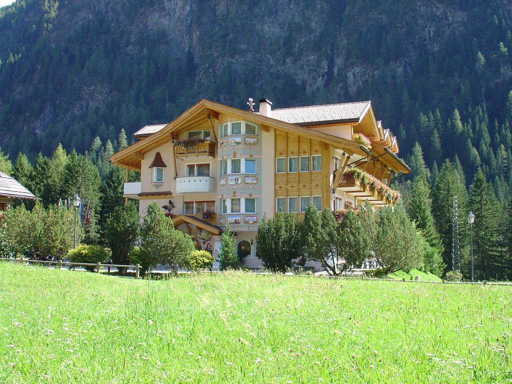 Alpenhotel Panorama Campitello di Fassa Eksteriør billede